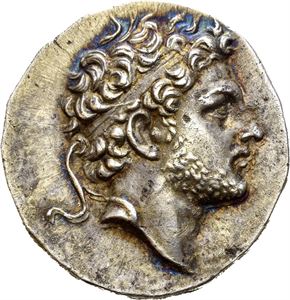 KINGS OF MACEDON, Perseus (179-168 BC). AR tetradrachm (16,96 g). Struck in Amphipolis or Pella circa 179-172 BC. Diademed and bearded head of Perseus to right / BA&Sigma;I&Lambda;E&Omega;&Sigma; &Pi;EP&Sigma;E&Omega;&Sigma;, Eagle standing right on thunderbolt with spread wings; mintmaster&#39;s monogram above (Z&Omega;), Z&Omega; monogram to right, &Lambda;&Omega; monogram between legs; all within oak wreath; star below. Small area of roughness on obverse. Wonderful golden toning with patches of intense blue iridescence.