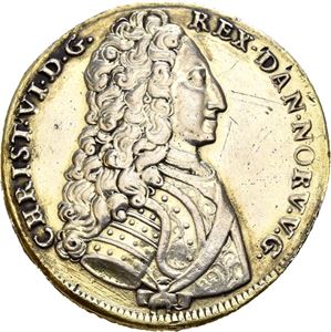 Christian VI 1730-1746. Reisedaler 1733. Har vært anhengt, pusset og riper/has been mounted, polished and scratches. S.1