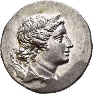 IONIA, Magnesia ad Meandrum. Circa 150-142 BC. AR tetradrachm (16,59 g). Pausanias, son of Pausanias, magistrate. Head of Artemis to right, wearing stephane; bow and quiver over shoulder / MAGNHTON - ?AYSANIAS ?AYSANIOY, Apollo standing to left, resting on tall tripod to right, holding laurel branches in right hand; meander pattern below. All within laurel wreath. Very small areas of weak strike. Well preserved surfaces. Attractive light grey toning.