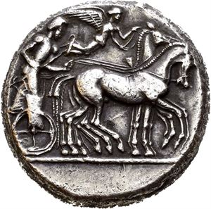 SICILY, Syracuse. 475-470 BC. AR tetradrachm (17,42 g). Struck under Hieron I. Slow quadriga advancing right, horses crowned by Nike flying above / &Sigma;VR&Alpha;&Kappa;&Omicron;&Sigma;&Iota;&Omicron;&Nu; (R is upside down), Head of Arethousa right, wearing pearl tainia; four dolphins svimming clockwise around. Well preserved surfaces with deep cabinet tone and lusterous highlights. Well sentered for type.