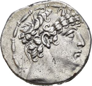 SELEUKID KINGS of SYRIA. Philip I Philadelphos (circa 95/4 -76/5 BC). AR tetradrachm (15,68 g). Antioch on the Orontes mint. Diademed head of Philip I to right / BASI?EOS FI?I??OY E?IFANO?S, Zeus enthroned to left, holding Nike in right hand and resting on scepter with left hand; monograms in exergue and beneath throne. All within laurel wreath. Lightly toned.