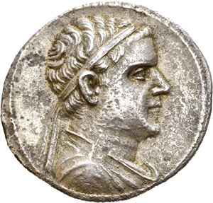 BAKTRIA, Greco-Baktrian Kingdom. Eukratides I (circa 170-145 BC). AR tetradrachm (16,06 g). Draped and diademed bust of Eukratides to right / BASI?EOS E?K?ATI?OY, The Dioskouroi twins on horses riding right, holding palm blanches and spears; monogram in lower right field. Corroded surfaces. Lightly toned. Scarce.