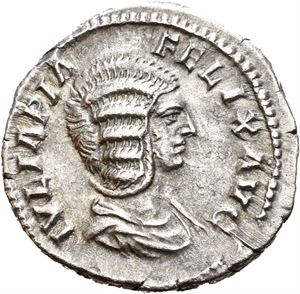 Julia Domna. Augusta, AD 193-217. AR denarius (3,40 g). Rome mint, struck under Caracalla AD 211-215. Draped bust of Julia Domna right / VESTA, Vesta standing left, holding palladium and sceptre. Lightly toned.