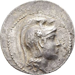 ATTICA, Athen. 166-157 BC. AR tetradrachm (16,85 g). Head of Athena in Attic helmet to right / ATE, Owl standing 3/4 right on lying amphora; Monograms across fields; supplementary magistrate name EY below amphora; month indicator (M) on amphora. All within olive wreath. Obverse struck with worn die. Some roughness on obverse field. Lightly toned.