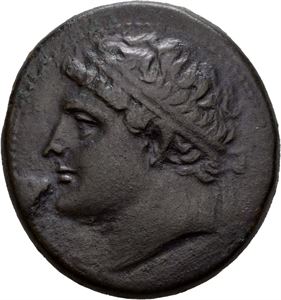 SICILY, Syracuse. 240-215 BC. AE hemilitron (19,41 g). Struck under Hieron II 275-215 BC. Diademed head of Hieron II to left / IEPONOS, Cavaleryman charging right on horseback, holding spear. No monogram visible. A small area of flat strike on reverse. Dark olive green patina with a few green deposits.