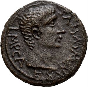 Syria, Berytus, Augustus 27 f.Kr.-14 e.Kr., Æ23, 12-14 e.Kr. R: Person plagende mot venstre