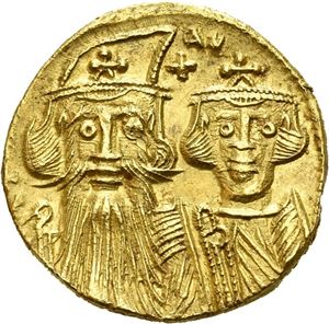 Constans II 641-668, AV solidus, Constantinople (4,36 g). Facing busts of Constans (on l.) wearing plumed helmet and Constantine IV (on r.)/Cross potent on three steps between standing figures of Heraclius (on l.) and Tiberius (on r.)