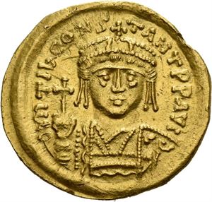 Tiberius II Constantin 578-582, solidus, Constantinople (4,43 g). R: Kors på tre trinn
