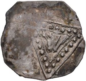 Gotland, 1210-1260. Ensidig penning u.år med W innenfor punkttriangel (0,15 g). Små riper og limrester