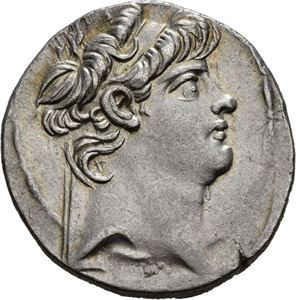 SYRIA, Antiochos X 94-83 f.Kr., tetradrachme (15,99 g). Hans hode mot høyre/Zeus sittende mot venstre