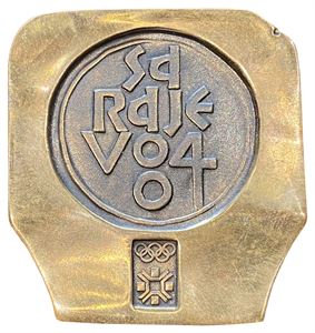 Sarajevo 1984 deltagermedalje. Bronse og messing/bronze and brass. I original eske/in original box