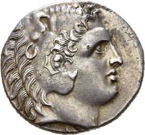 ISLANDS off CARIA, Kos. 285-258 BC. AR tetradrachm (14,94 g). Xantippos, magistrate. Head of Herakles to right, wearing lion skin headdress / K&Omega;ION - XAN&Theta;I&Pi;&Pi;O&Sigma; (magistrate), Crab; bow in case below. All within dotted square frame. Small spot of horn silver on obverse at 1 o&#39;clock. Wonderfully toned with light iridescence. Scarce with this magistrate.
