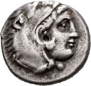 Makedonia, Alexander den store 336-323 f.Kr., drachme, Sardes (4,11 g). Hode av Herakles mot høyre kledd i løveskinn/Zeus sittende mot venstre