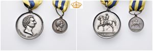 Carl XIV Johan. Avdukningen av Carl Johan støtten den 4. november 1854. Alhborn. Stor og liten medalje i sølv med hempe og bånd