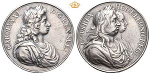 Karl X. Gustav. Kong Karl X. Gustav og dronning Hedvig Eleonora (adv.) samt deres sønn Karl XI. (rev.). Karlsteen. Sølv