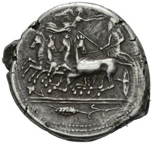 SICILIA, Syrakus, ca.410 f.Kr., tetradrachme (17,49 g). Firspann mot venstre/Hode av Arethusa mot venstre