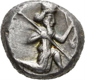 Lydia, Persisk keisertids mynt, Artaxerxes I (?) ca.450 f.Kr., siglos 5,36 g). Knelende buesktter mot høyre/Inkus