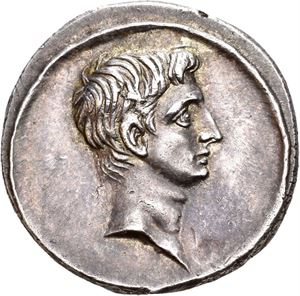 AUGUSTUS 27 f.Kr.-14 e.Kr., denarius 30-29 f.Kr. R: Octavians Actiske triumfbue