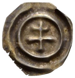 Sverre Sigurdsson (1177-1202) Brakteat med patriarkalkors (0,07 g). Ex. Sammlung Horn (Künker elive 272/2232)