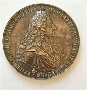 Frederik IV, Reformasjonsfesten 1717. Berg. Sølv. 87 mm. Små riper/minor scratches