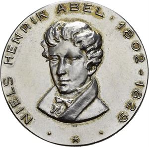 Agder Akademi. Nils Henrik Abel/Henrik Wergeland. Rui. Sølv. 35 mm