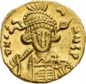 Constantin IV 668-685, solidus, Constantinople 674-681 e.Kr. (4,39 g). R: Kors på tre trinn mellom Heraclius og Tiberius