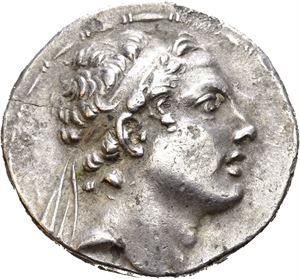 SELEUKID KINGS of SYRIA. Antiochos IV Epiphanes (175-164 BC). AR tetradrachm (16,76 g). Struck at Antioch on the Orontes mint. Diademed head of Antiochos IV to right / ??S???OS ANTIOXOY(TEOY) / E?IFANOY NIKHFOPOY, Zeus Nikephoros seated on throne to left, holding Nike in right hand and scepter in left hand. Nike offers crown to Zeus. Old edge chip and hairline flan crack. Lightly toned.