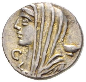 L. CASSIUS LONGINUS 63 f.Kr., denarius. Hode av Vesta mot venstre/Borger som stemmer.