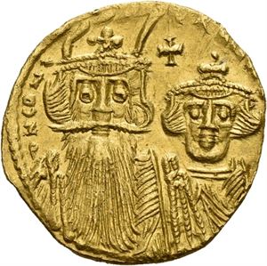 Constans og Constantin IV 641-668, solidus, Constantinople 662-667 e.Kr. (4,31 g). R: Kors på tre trinn mellom Heraclius og Tiberius