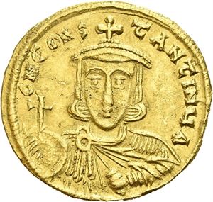 Leo III, the "Isaurian" 717-741, AV solidus, Constantinople (4,45 g). Bust facing with short beard, wearing crown and chlamys, and holding globe with cross and akakia/Facing bust of Constantine V, beardless, wearing crown and chlamys, and holding globe with cross and akakia. Minor edge nick and minor scratches