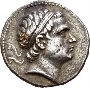 SELEUKID KINGS of SYRIA, Antiochos III Megas. 223-187 BC. AR tetradrachm (16,78 g). Uncertain mint in Commagene or Syria along the Upper Euphrates. Struck after 211 BC. Diademed head of Antiochos right / ??S???OS ANT-IOXOY, Apollo Delphios seated left on omphalos, testing arrow and holding grounded bow; monograms in outer fields. Very minor roughness. Areas of find patina on obverse and reverse.