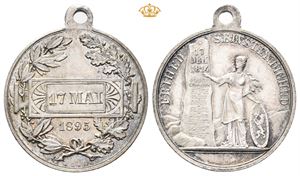 1895. Kvinne med grunnloven. Sølv