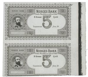 5 kroner 1877-1899. 2 sammenhengende ensidige prøvetrykk i sort/hvitt. Vannmerke på den øverste, blindstempel med hull og lite nålehull på den nederste