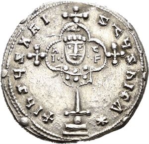 Nicephorus II Phocas 963-969, miliaresion, Constantinople. Kors på to trinn med hode av Nicephorus i midten/Skrift i 5 linjer
