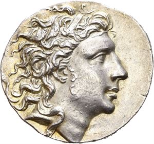 KINGS of PONTOS, Mithradates VI Eupator (circa 120-63 BC). AR tetradrachm (16,66 g). Struck in Pergamon and dated month 9, year 223 BE (June 75/4 BC). Head of Mithradates VI to right / BA&Sigma;I&Lambda;E&Omega;&Sigma; MI&Theta;PA&Delta;ATOY EY&Pi;ATOPO&Sigma;, stag grazing left, star-in-crescent above monogram to left; &Gamma;K&Sigma; (date) above monogram to right; &Theta; in exergue. All within ivy wreath. A fine coin with well preserved surfaces. Light golden iridescent toning.