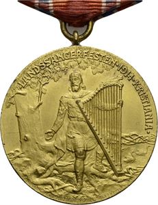 Landssangerfesten Kristiania 1914. Forgylt bronse. 35 mm. Med hempe og nasjonalfarget bånd