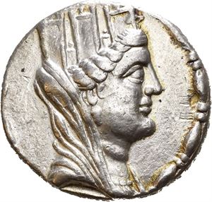 SYRIA, Laodikeia ad Mare. Dated year 18 (=64/63 BC). AR tetradrachm (14,84 g). Veiled and Turreted bust of Tyche right / ?AO?IKEON THSIEPAS KAI AVTONOMOV, Zeus enthroned left, holding Nike in right hand and resting on sceptre with left hand; monogram beneath throne; HI (date) in left field; KA in exergue. All within wreath. Some horn silver on the reverse. A few old marks and small scratches. Lightly toned. Rare variant!