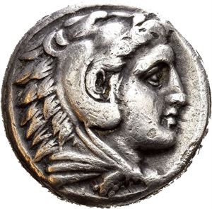 KINGS of MACEDON, Alexander III, 336-323 BC. AR tetradrachm (16,82 g). Early posthumous issue of Amphipolis under Philip III Arrhideaus 323-317 BC. Amphipolis mint, struck circa 323-320 BC. Head of Herakles right, wearing lion skin headdress / ?ASI?EOS - A?E?AN?POY, Zeus Aëtophoros seated left, holding eagle and sceptre; monogram in left field. Very light porosity on the surfaces. Attractively toned.