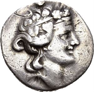 Thasos, etter 148f.Kr., tetradrachme (14,76 g). Hode av Dionysos mot høyre/Herakles stående mot venstre. Kantskade/edge nick
