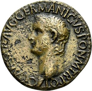 CALIGULA 37-41, Æ as, Roma 37-38 e.Kr. R: Vesta sittende mot venstre. Noe korrodert/some corrossion