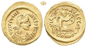 Justinian I, AD 527-565. AV semissis (2,21 g)