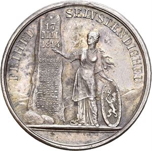 1895. Kvinne med grunnloven. Sølv uten hempe
