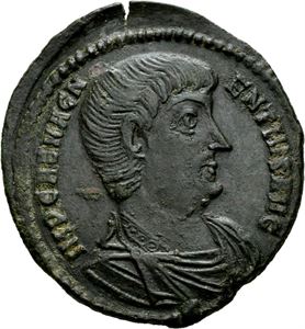 Magnentius 350-353, Æ centenionales, Roma 350 e.Kr. R: Magnentius stående med fot på fange