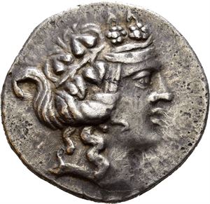 ISLANDS off THRACE, Thasos. 148-80 BC. AR tetradrachm (15,79 g). Head of Dionysos right, wearing tainia and wreathed with ivy / ????????S SO????S T?S?O?, Heracles standing facing, head left, holding club and lion skin; Monogram to right under arm. Minor pitting on obverse. Attractive old cabinet tone.
