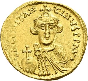 Constans II 641-668, AV solidus, Constantinople 641-646 (4,47 g). Bust facing, holding globe with crown/Cross potent on three steps. Scratches on reverse
