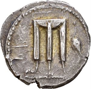 BRUTTIUM, Kroton. Circa 500-480 BC. AR stater (7,95 g). Compact incuse type. Tripod, heron standing to right; QPO to left / Incuse tripod. Struck with slightly worn die. Nice old cabinet toning with golden hues.