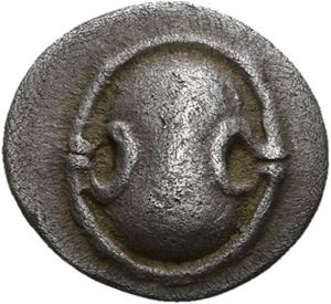 BOEOTIA, Theben, 379-371 f.Kr., obol (0,84 g). Boeotisk skjold/Kantharos