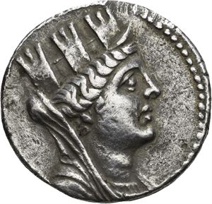 PHOENICIA, Arados, 64-63 f.Kr., tetradrachme (14,70 g). Hode av Tyche mot høyre/Nike stående mot venstre