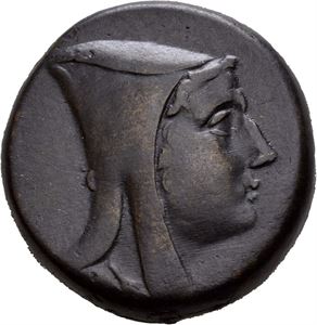PONTOS, Amisos. Struck under Mithradates VI 120-111 or 100-95 BC. Æ26 (21,20 g). Male head to right, wearing bashlyk / AMISOY, quiver and unstrung bow. Wonderfully preserved with dark brown patina. Scarce.