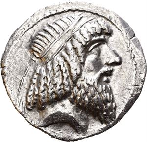 KINGS of CHARACENE. Attambelos I (circa 47-24 BC). AR tetradrachm (12,08 g). Charax-Spasinu mint. Uncertain date. Diademed and bearded head of Attambelos to right / ??S???OS ??????E??? SO?H??S. Herakles seated to left, holding club; monogram above arm; date (illegible) in exergue. Bright surfaces.